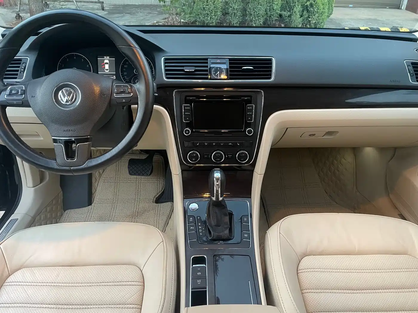 Volkswagen Passat 2014 1.8TSI DSG Executive Edition фото 6