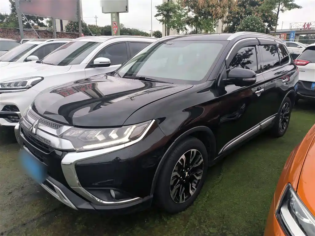 Mitsubishi Outlander 2020 2.4L 4WD Luxury 7-seater