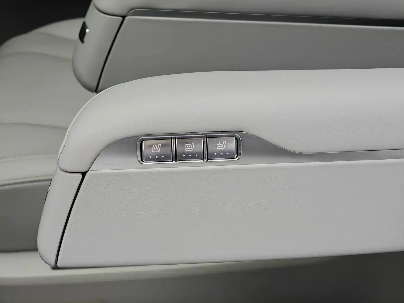 AITO Wenjie AITO M9 2024 Pure Electric Max Edition 100kWh 6-Seater фото 23