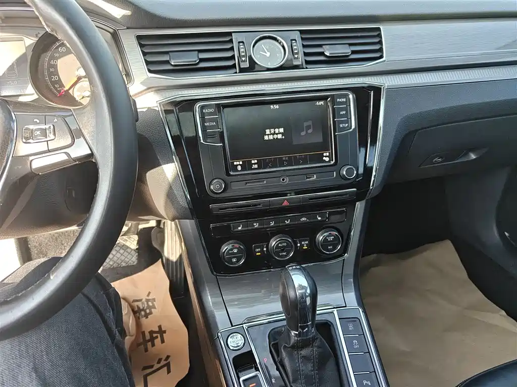 Volkswagen Passat 2017 330TSI DSG Prestige фото 13
