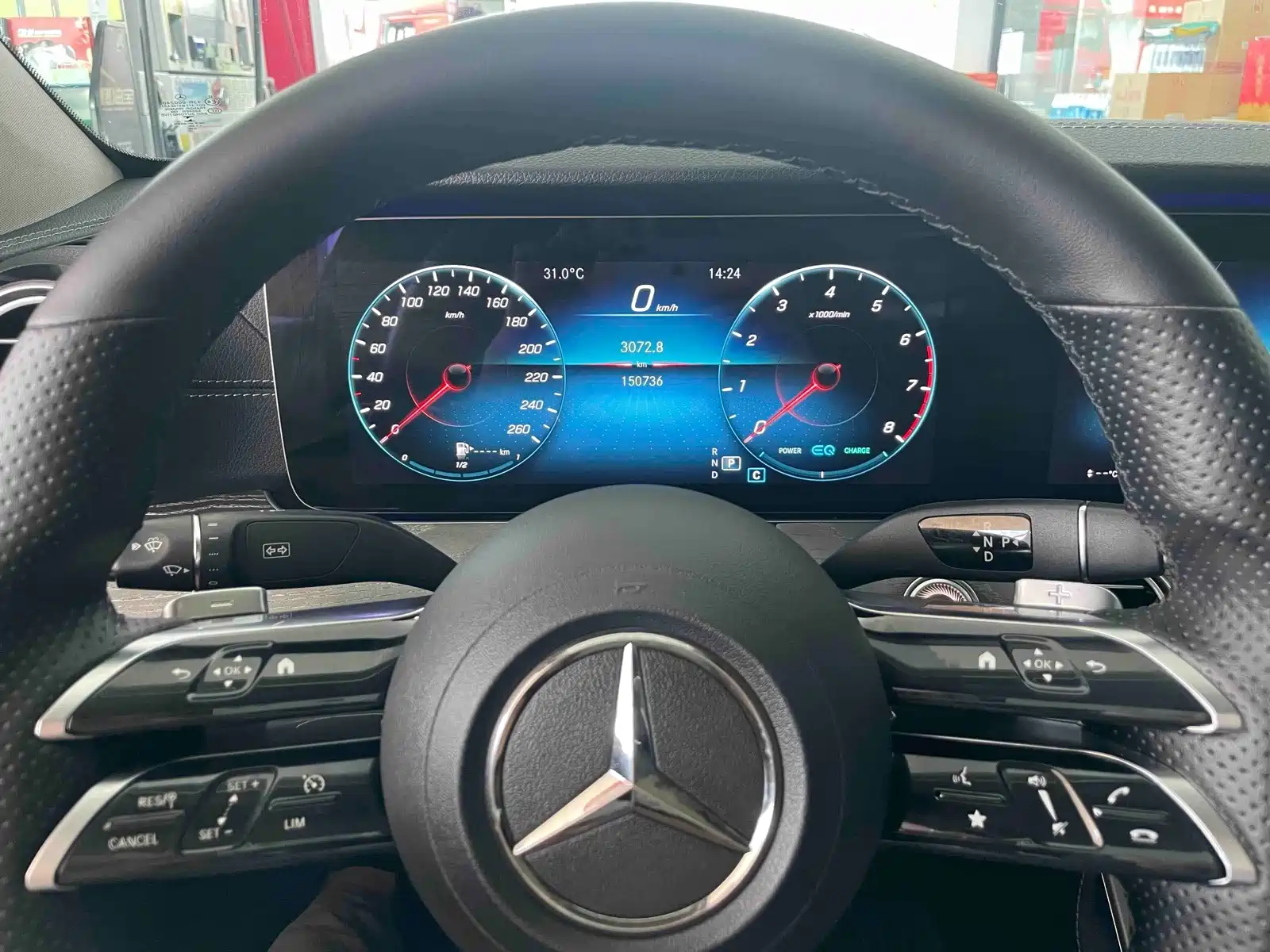 Photo 17 - Mercedes-Benz E-Class