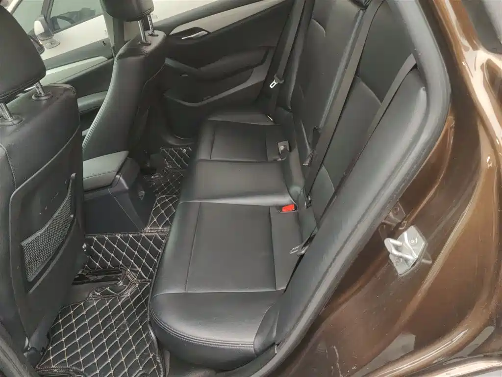 BMW X1 2014 sDrive18i Fashion Edition фото 13