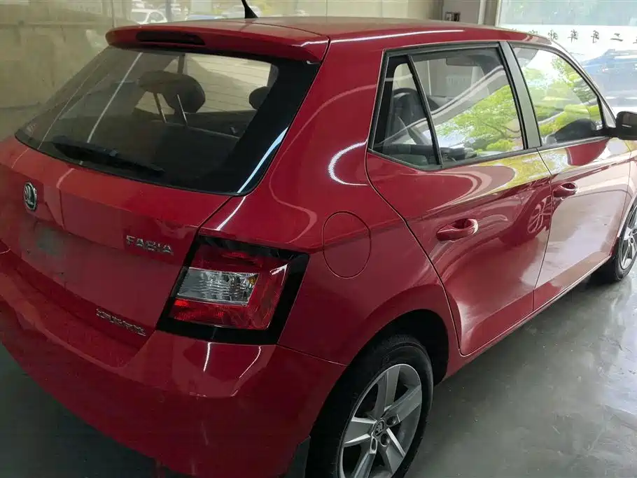 Škoda Fabia 2017 1.4L Auto Forward Edition фото 3