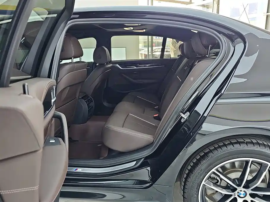 BMW 5 Series 2022 Model Second Facelift 525Li M Sport Package фото 11