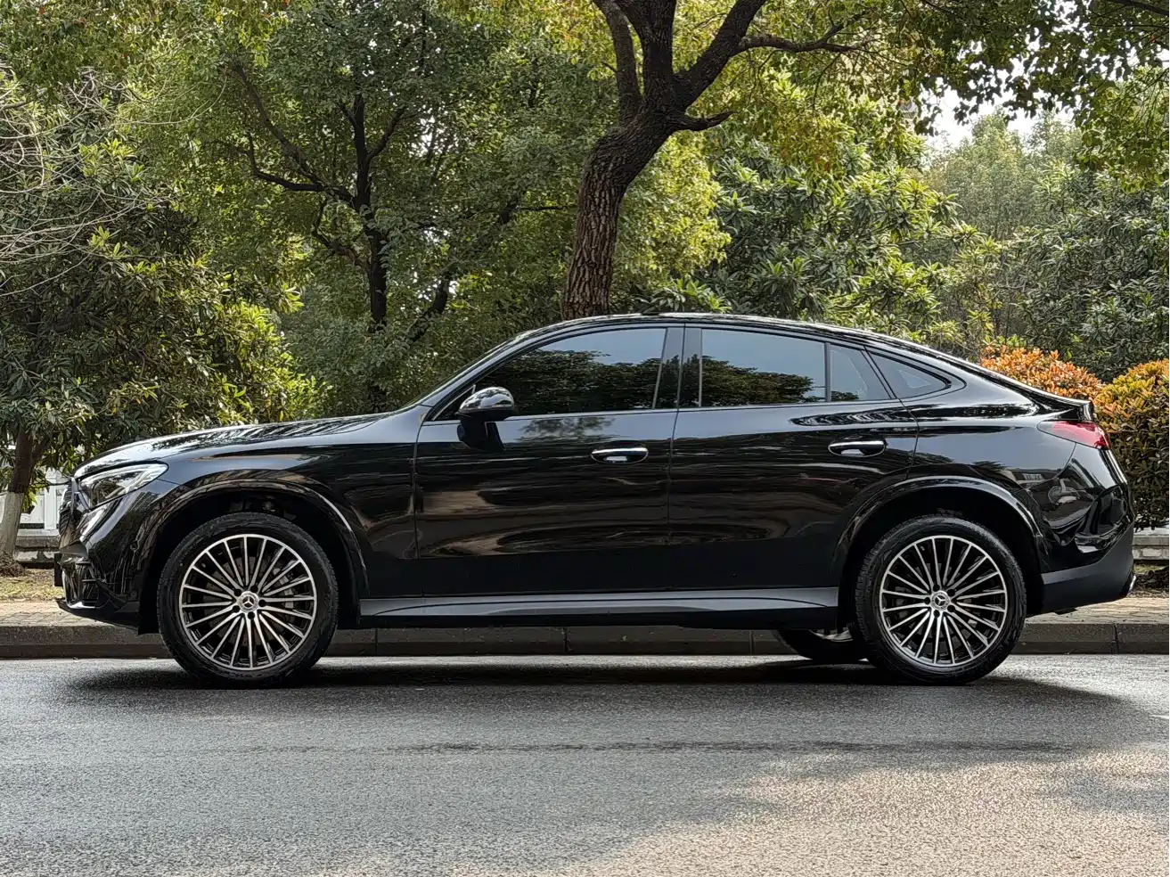 Mercedes-Benz GLC Coupe 2024 GLC 260 4MATIC Coupe SUV фото 5