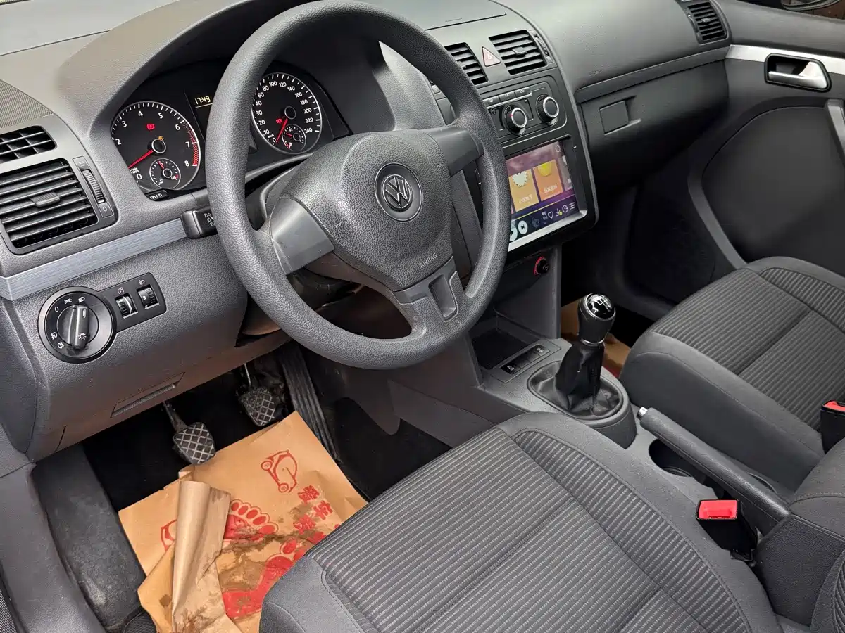 صورة 6 - Volkswagen Touran
