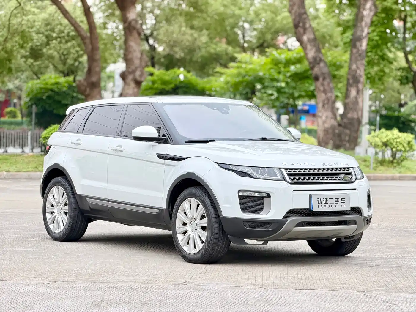 Land Rover Range Rover Evoque 2016 2.0T SE ZhiYao фото 3