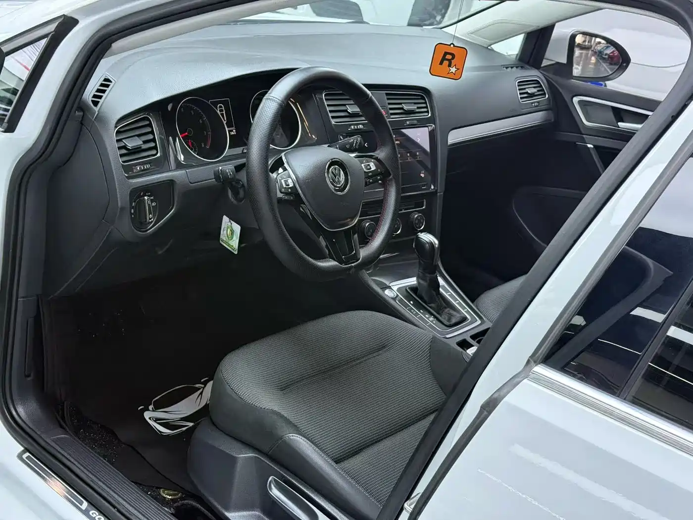 Volkswagen Golf 2020 Beloved Edition 280TSI DSG Comfort фото 5