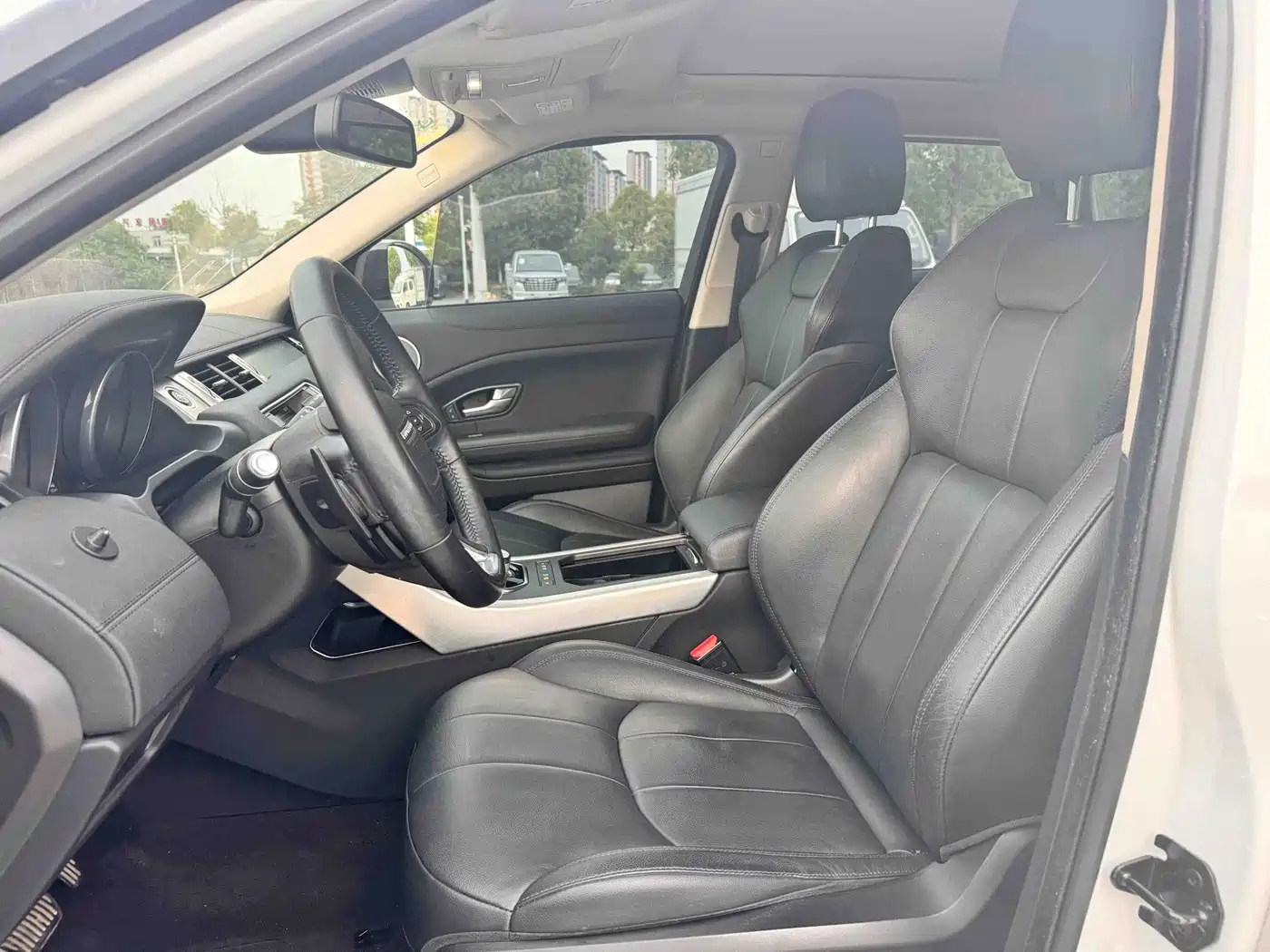 Land Rover Range Rover Evoque 2017 2.0T SE Smart Shine Edition фото 10
