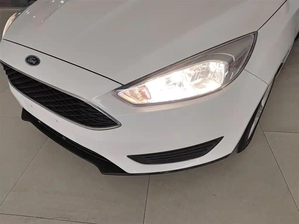 Фото 24 - Ford Focus