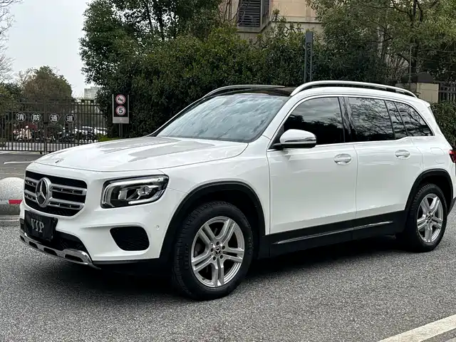 MERCEDES-BENZ GLB