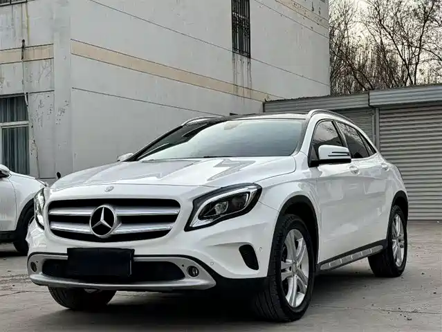 MERCEDES-BENZ GLA