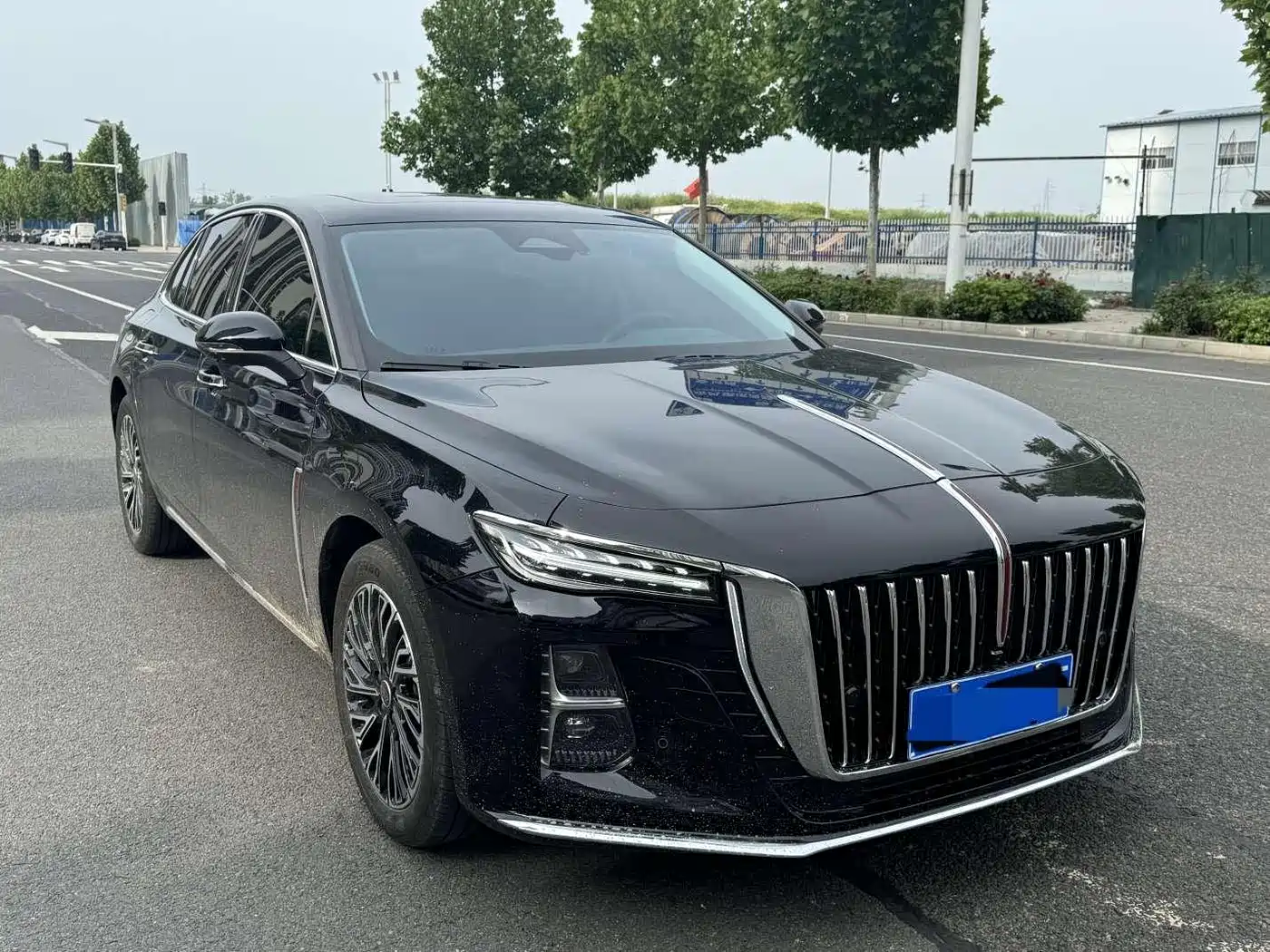 Hongqi H5 2025 2.0T Automatic Flag Celebration 500,000 Units Anniversary Edition фото 3