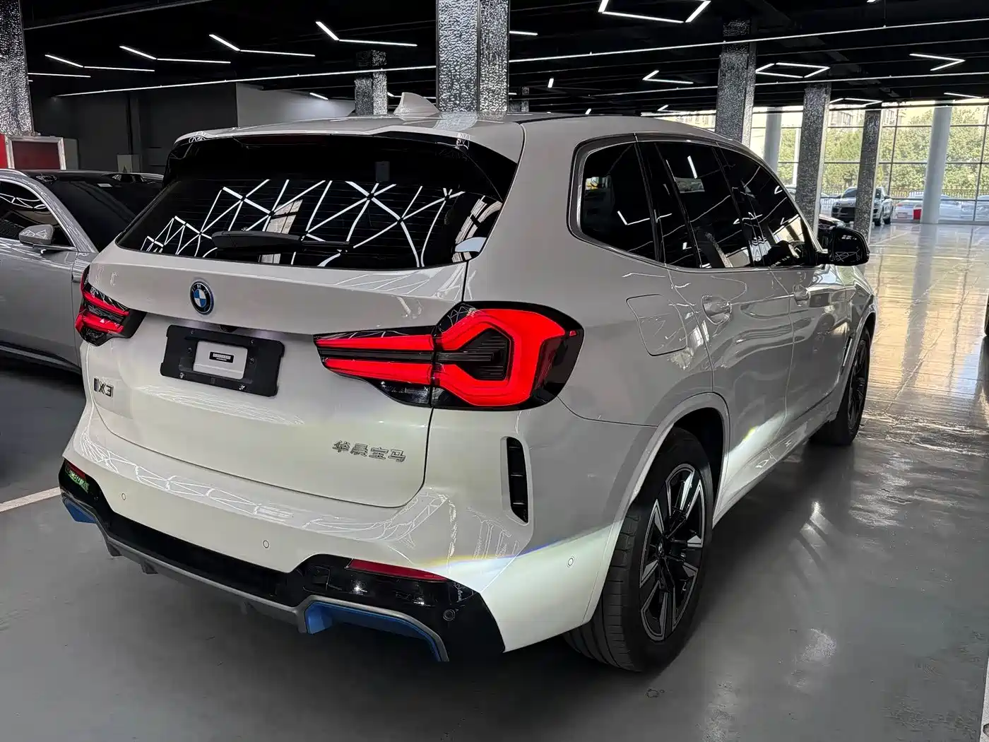 BMW iX3 2022 Leading Edition фото 18