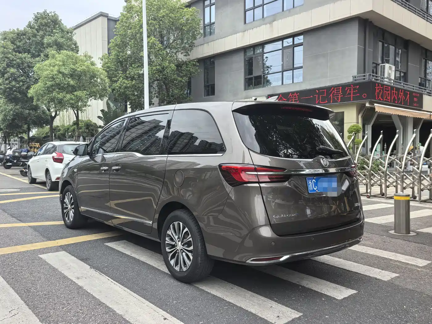 Buick GL8 2022 Land Business Class 652T Luxury фото 6