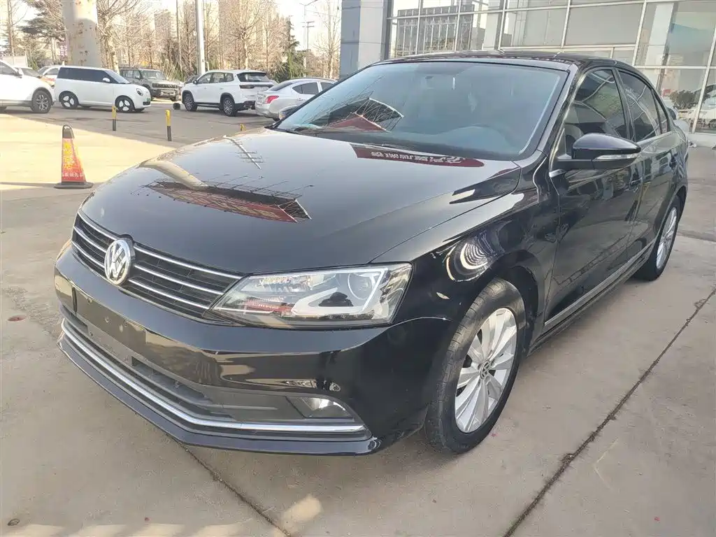 Volkswagen Sagitar 2015 230TSI Automatic Comfort фото 2
