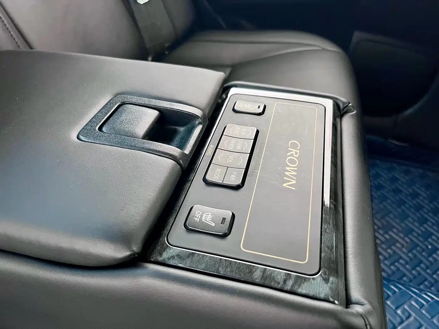 Toyota Crown 2005 Model 3.0L Royal Saloon фото 12