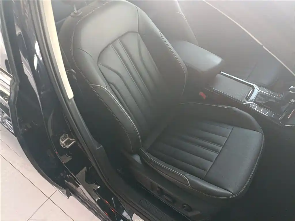 Volkswagen Passat 2022 330TSI Elite Edition фото 25