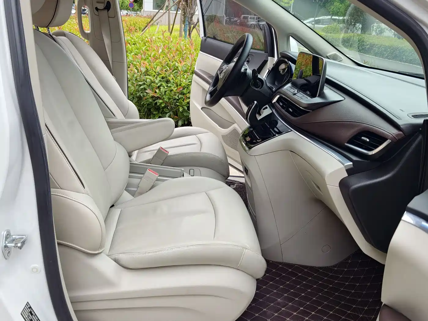 Buick GL8 2021 Land Business Class 652T Luxury фото 12