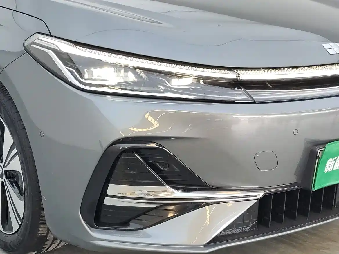 Geely Galaxy Galaxy A7 2025 EM-i 150km Explorer+ Edition фото 10