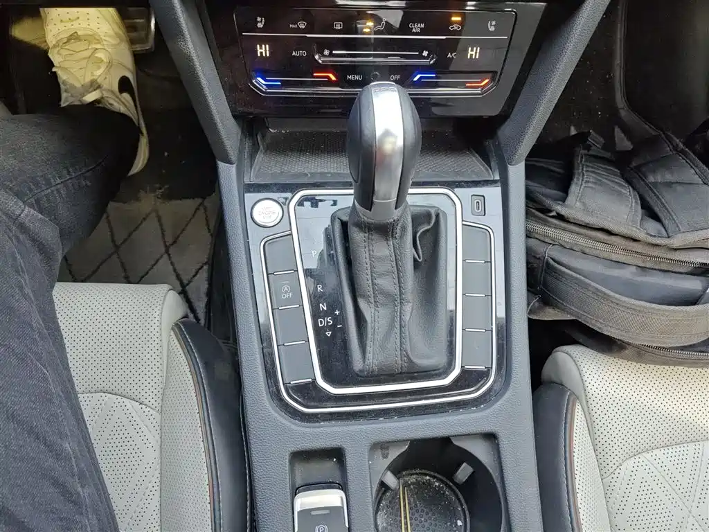 Volkswagen Magotan 2023 Model 2 Million Commemorative Edition 330TSI DSG Luxury фото 14