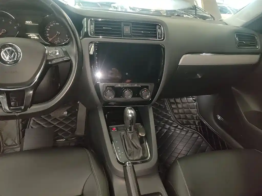 Volkswagen Sagitar 2017 230TSI Automatic Comfort фото 13