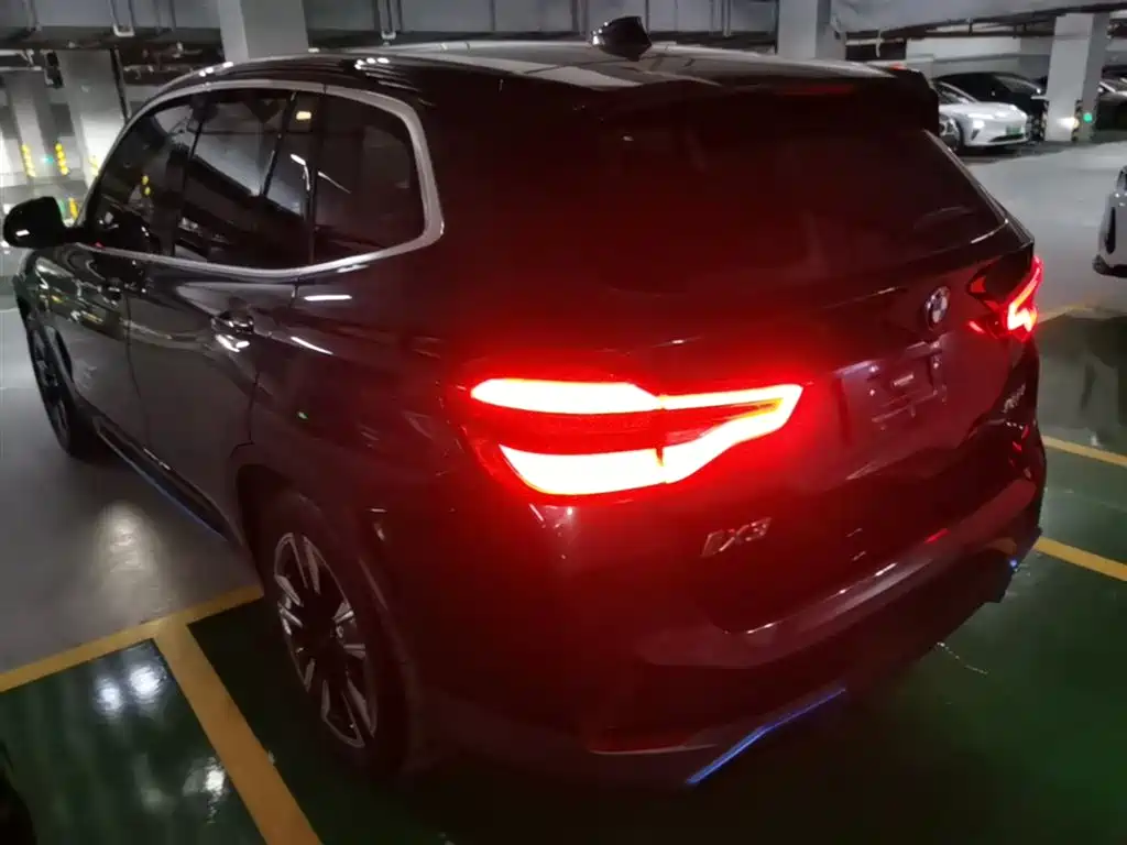 BMW iX3 2021 Leading фото 23