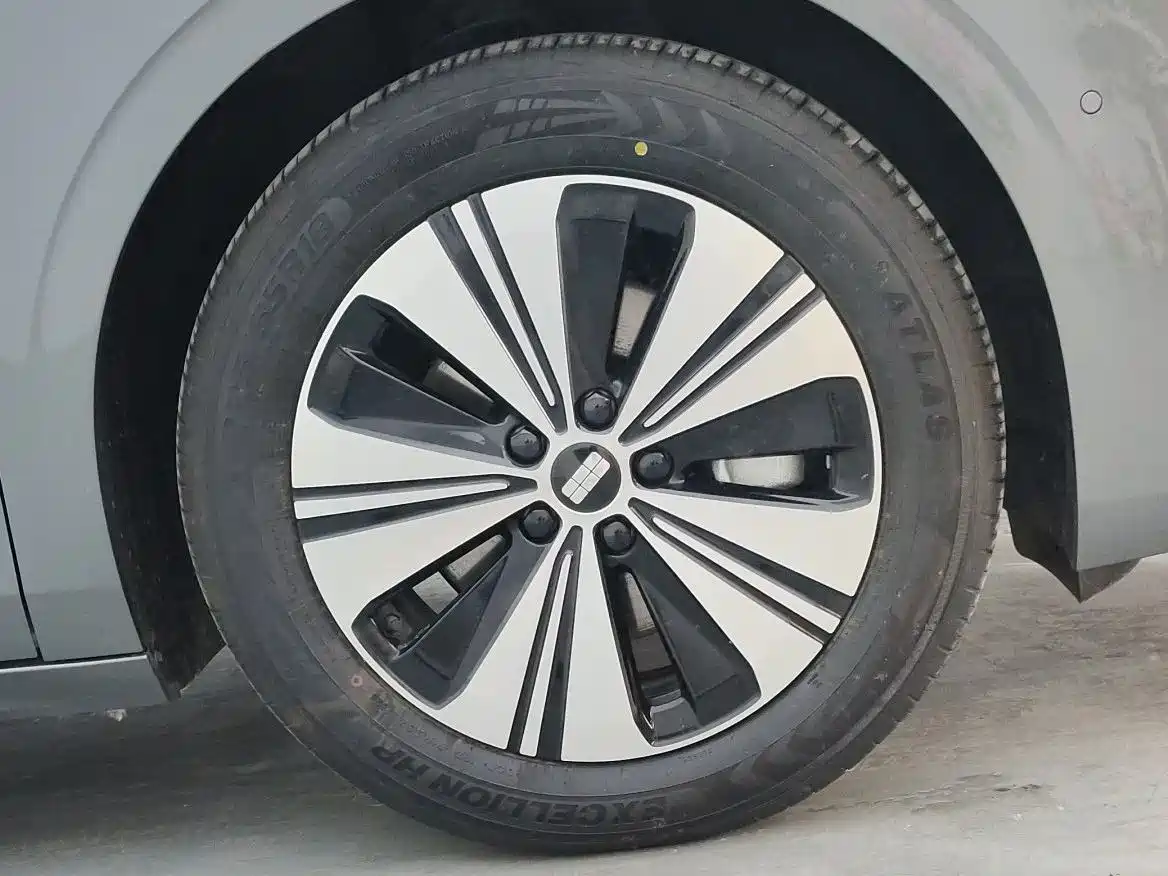 Geely Galaxy Galaxy A7 2025 EM-i 150km Explorer+ Edition фото 11