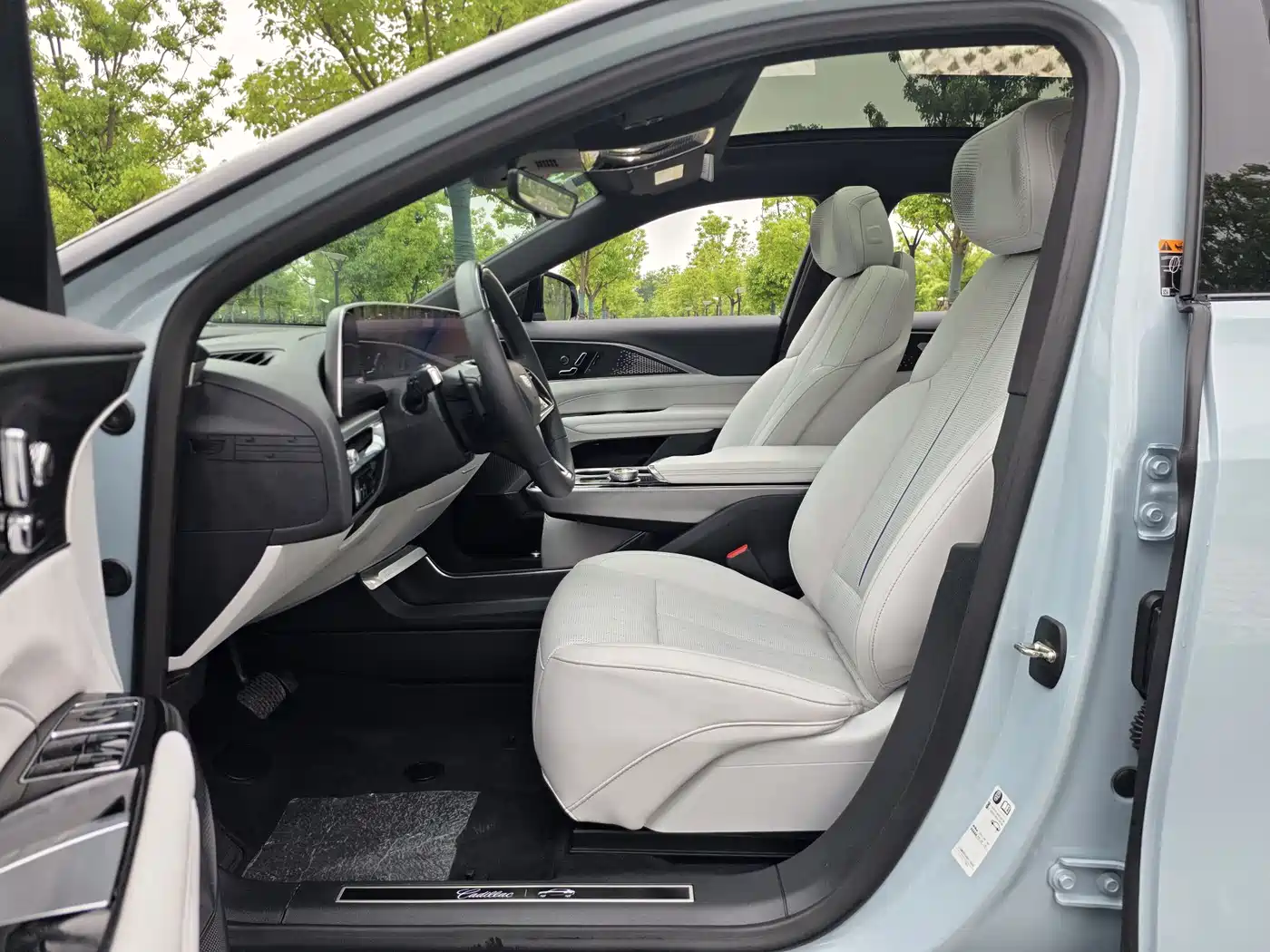 Cadillac IQ Rui Ge 2022 RWD Long Range Luxury Edition фото 9
