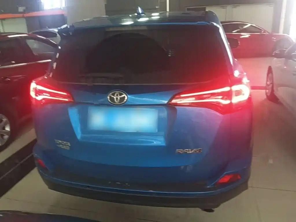 Toyota RAV4 Rongfang 2016 2.0L CVT 2WD Trend (China V) фото 6