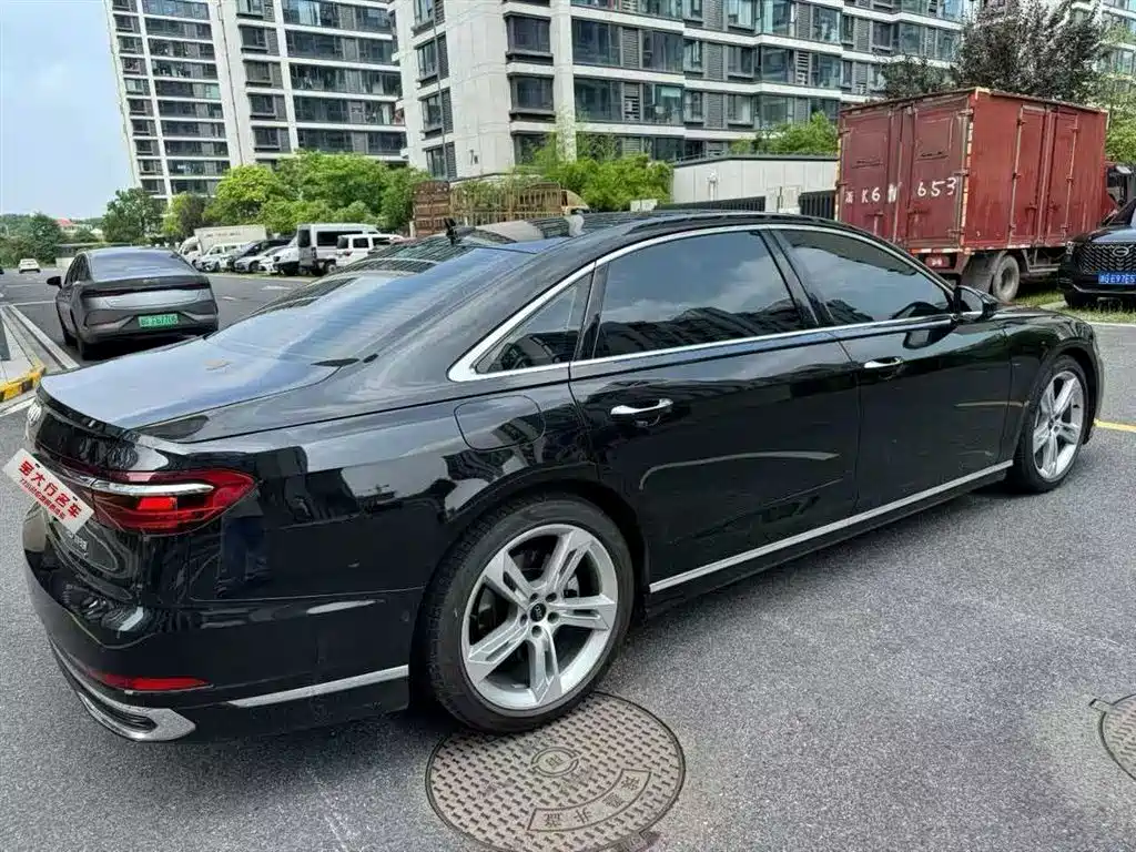 Audi A8 2023 A8L 50 TFSI quattro Exclusive фото 2