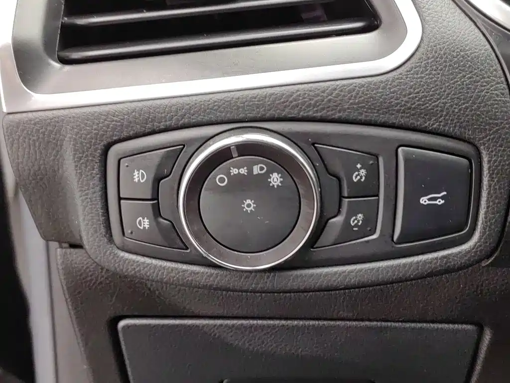 Фото 21 - Ford Edge