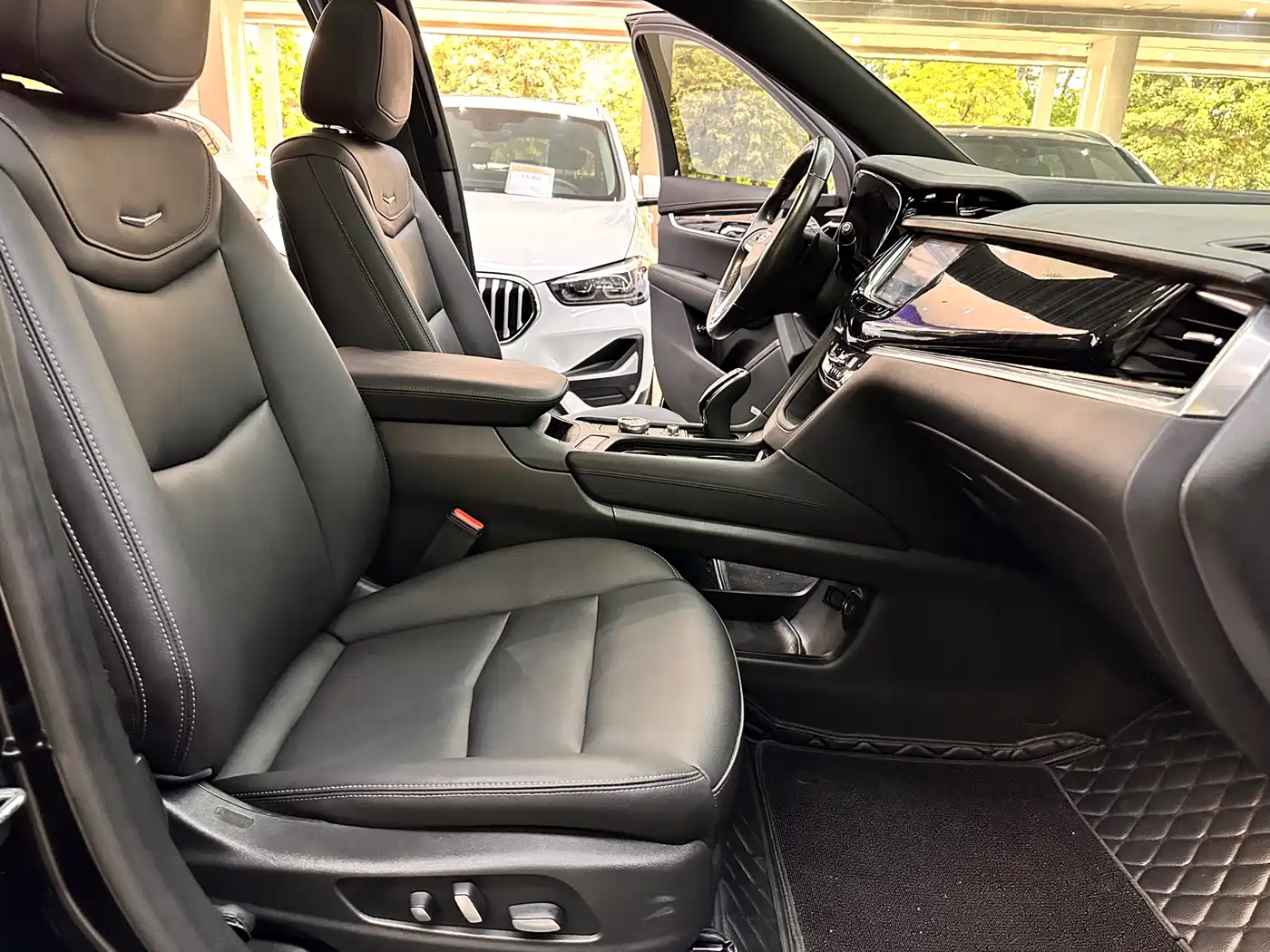 CADILLAC XT6