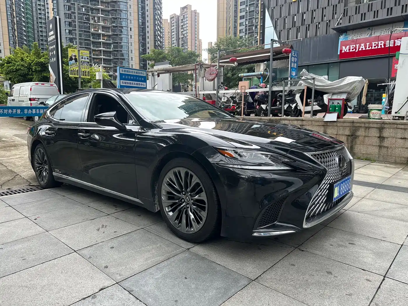 Lexus LS 2018 500h Executive Edition China V фото 3