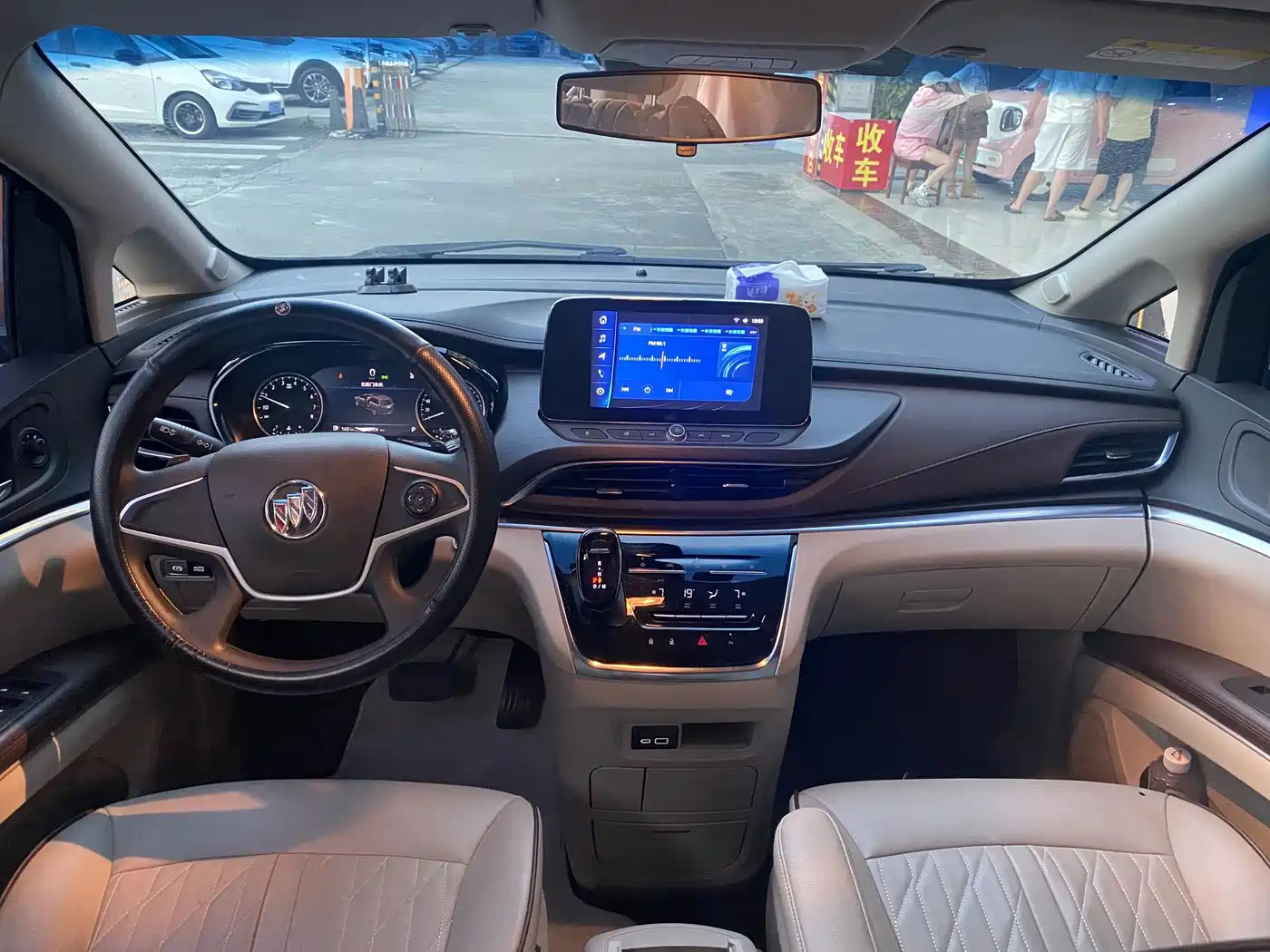 Photo 4 - Buick GL8