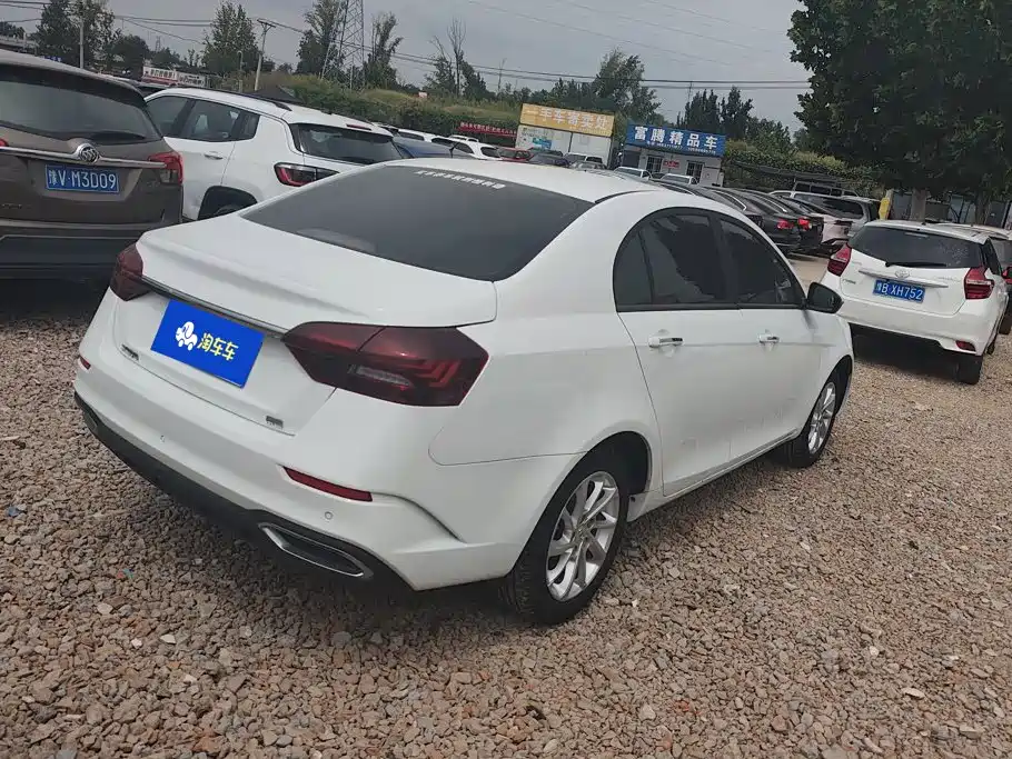 Фото 3 - Geely Emgrand