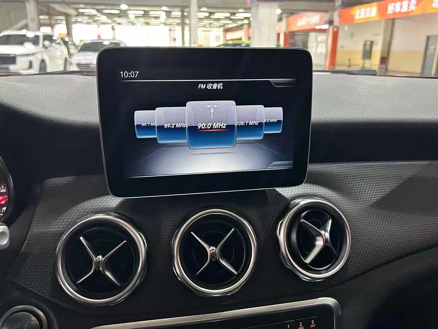 Mercedes-Benz GLA 2018 GLA 200 Dynamic фото 9