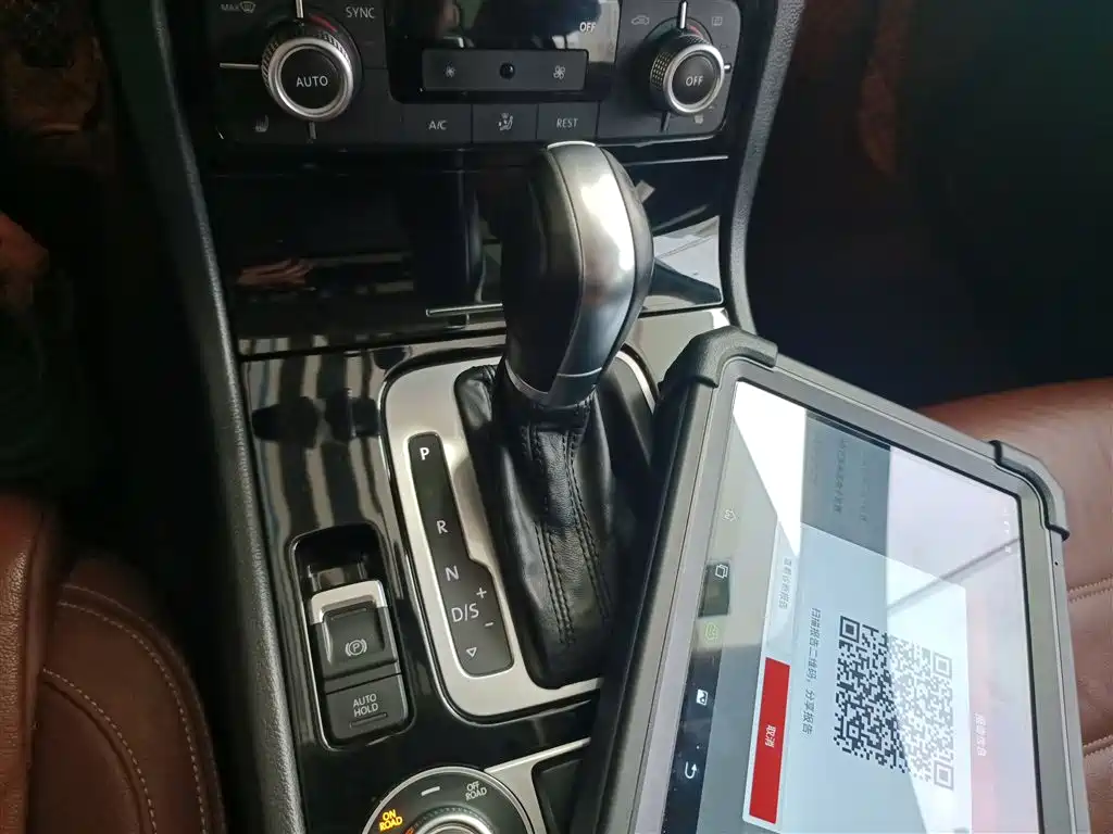 Volkswagen Touareg 2016 3.0TSI Glamour Edition фото 14