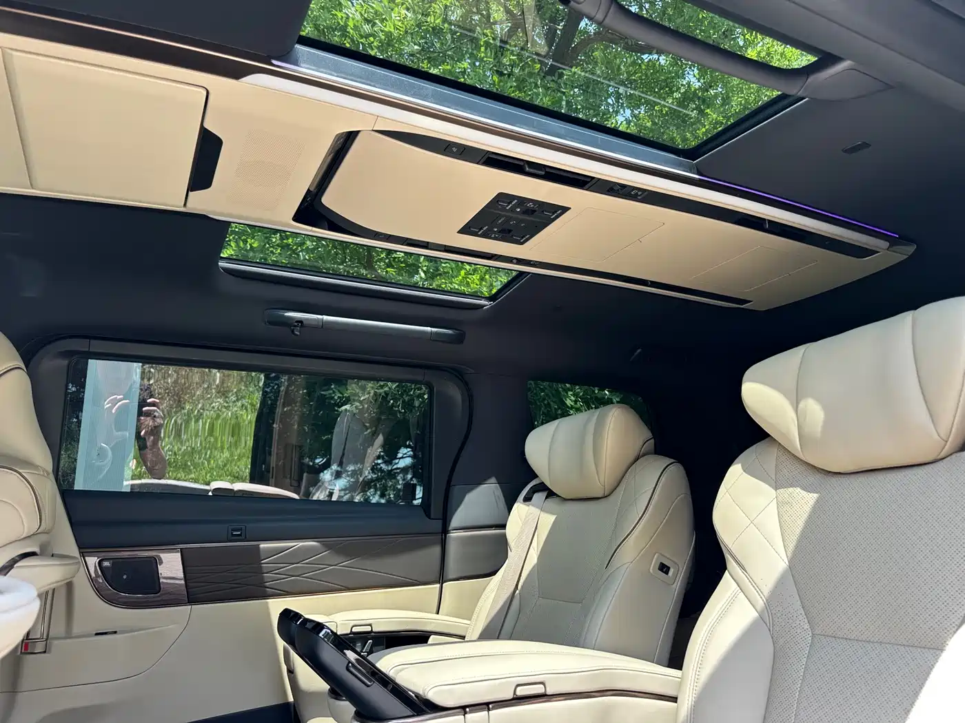Toyota Vellfire 2024 Crown Hybrid 2.5L Executive Premium Edition фото 6