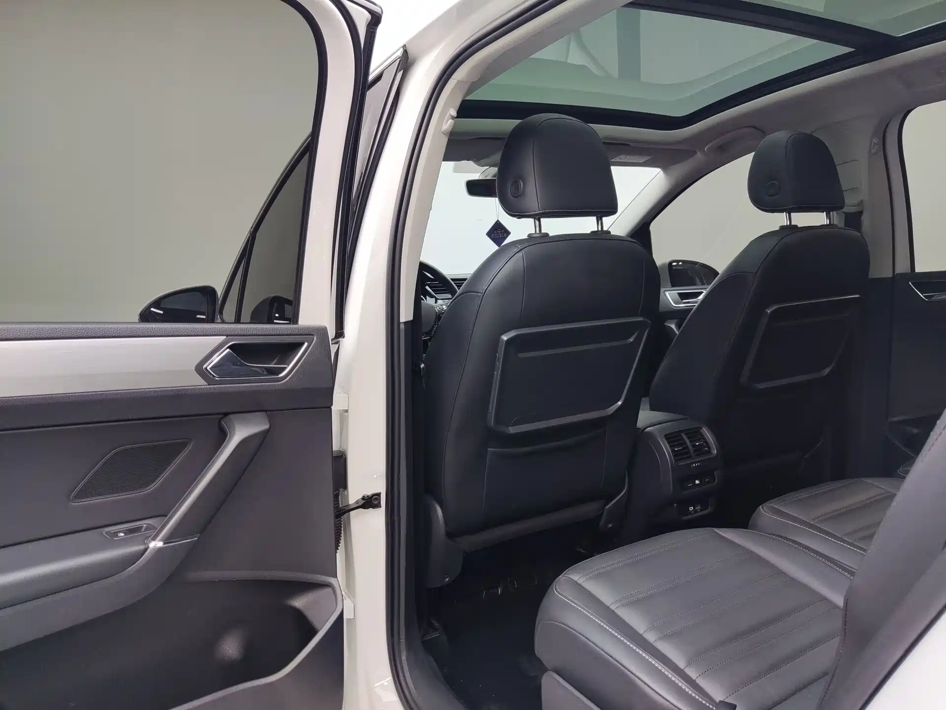 Photo 10 - Volkswagen Touran