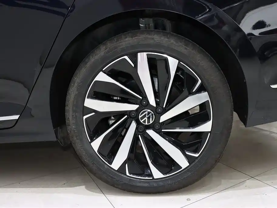 Volkswagen Passat 2023 Facelift 330TSI Luxury Edition фото 20