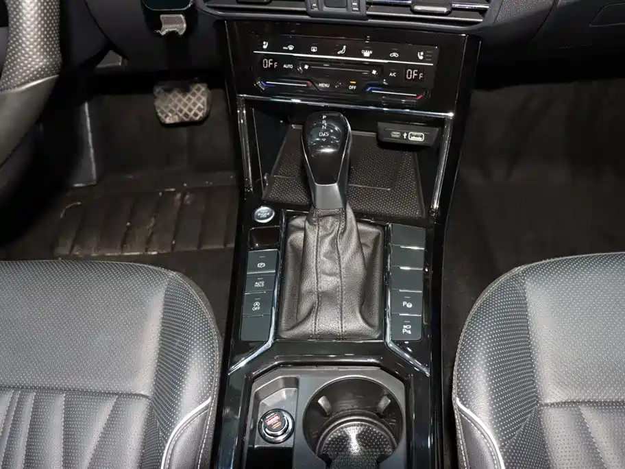 Volkswagen Passat 2023 Facelift 330TSI Luxury Edition фото 15