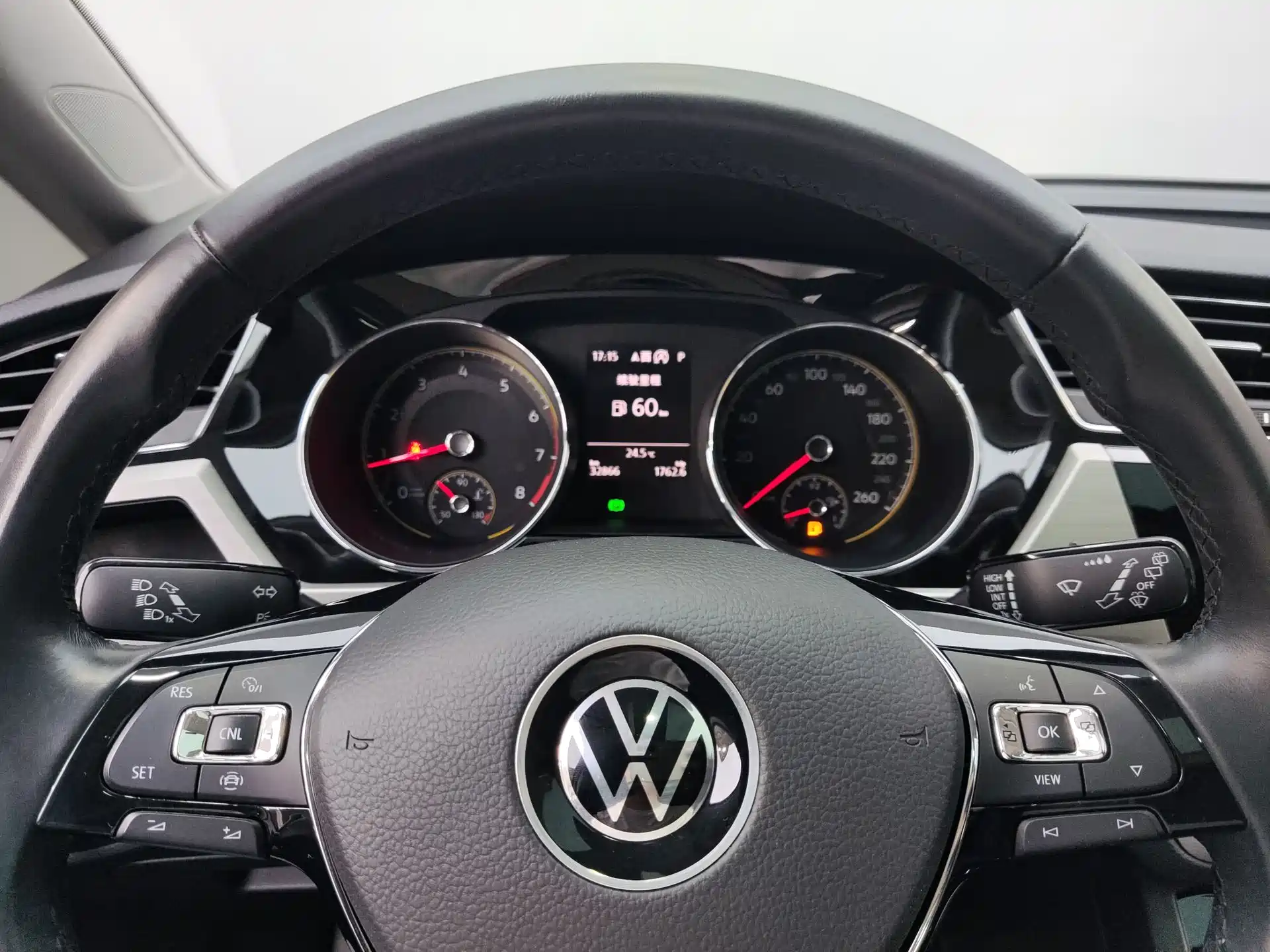 Photo 18 - Volkswagen Touran