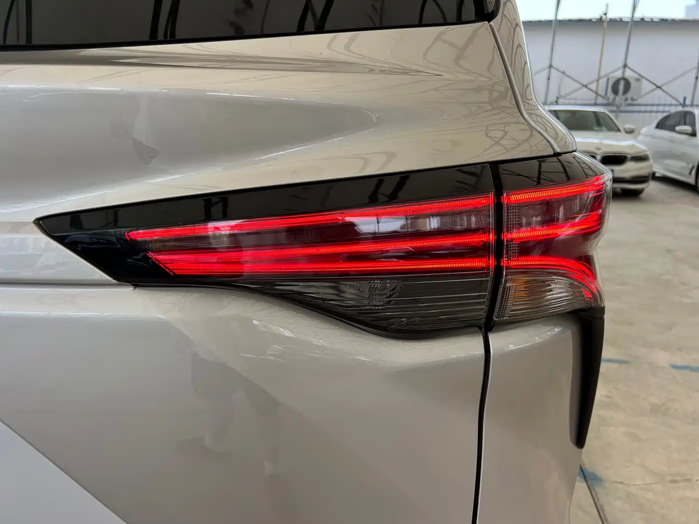 Toyota Sienna 2021 2.5L Hybrid Premium Edition фото 11