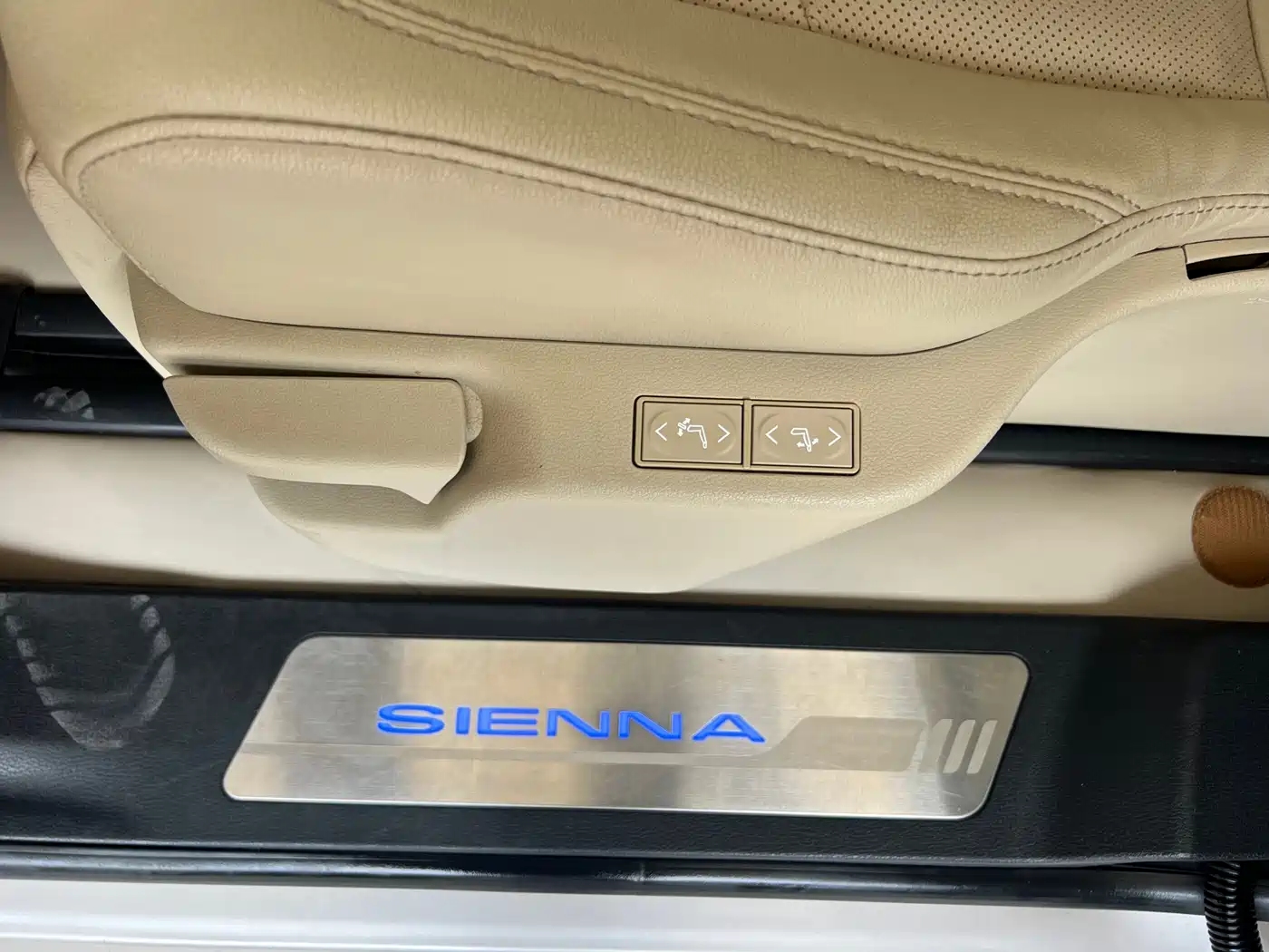 Toyota Sienna 2021 2.5L Hybrid Premium Edition фото 22