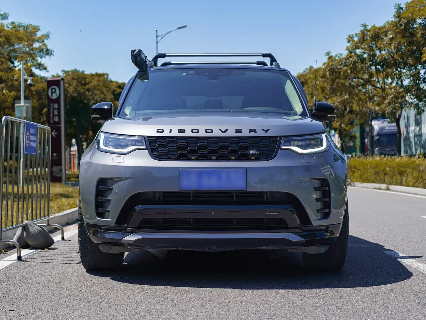 Land Rover Discovery 2023 360PS R-Dynamic S фото 2