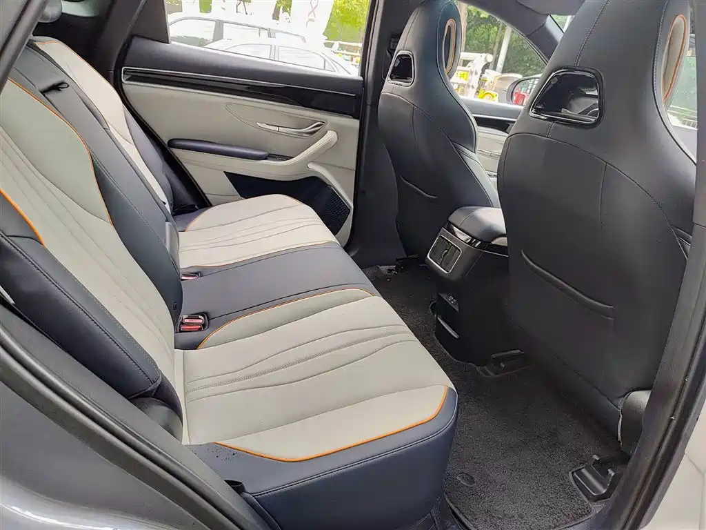 BYD Song PLUS PHEV 2024 Glory Edition DM-i 110km Flagship фото 11