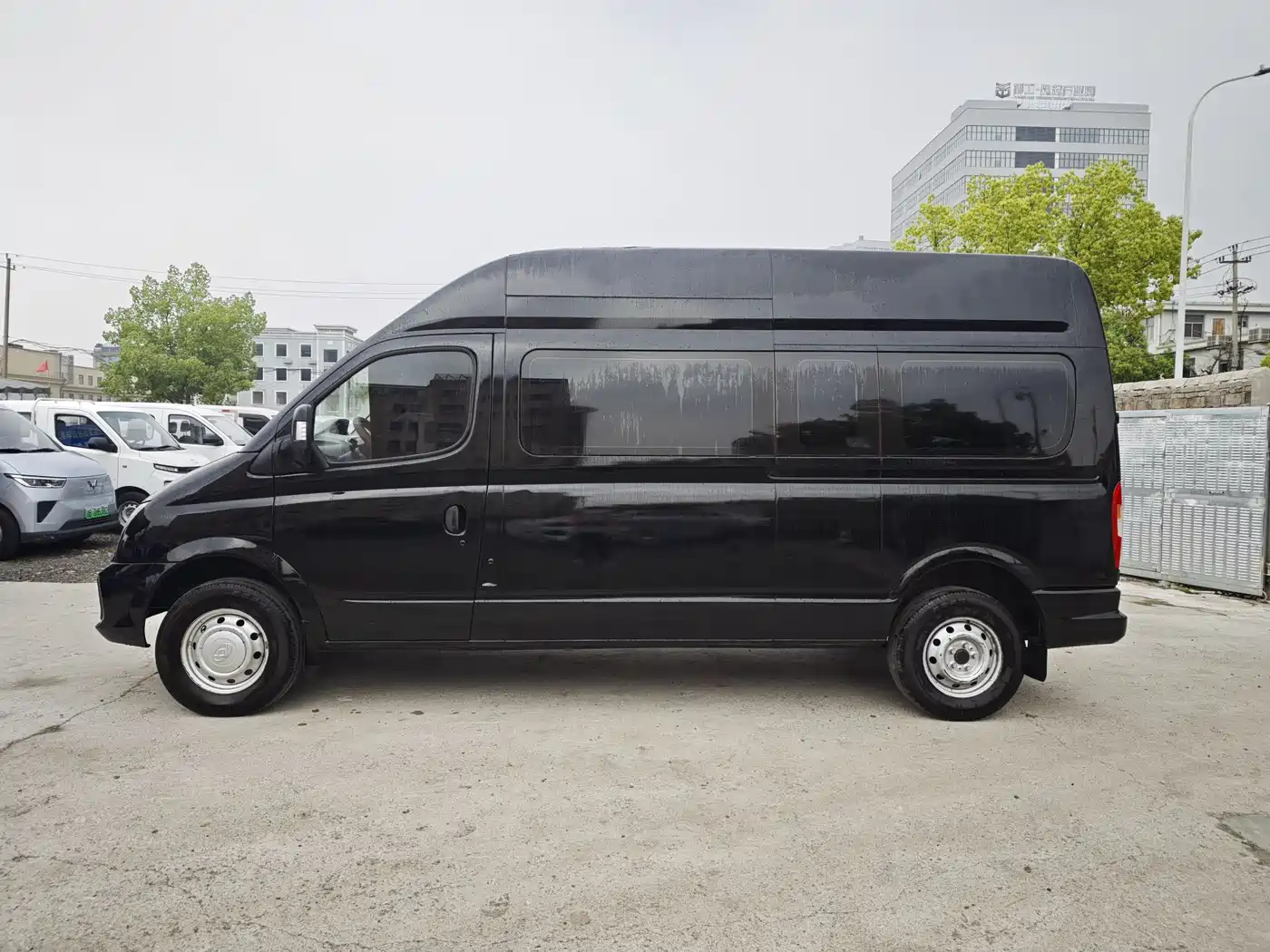 SAIC Maxus Xintu V80 2019 2.0T Plus AMT Aoyun Long Wheelbase Medium Roof 7-seater фото 14