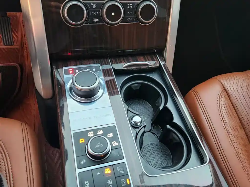 Land Rover Range Rover 2015 3.0 SC V6 Vogue SE Genesis Extended Edition фото 14