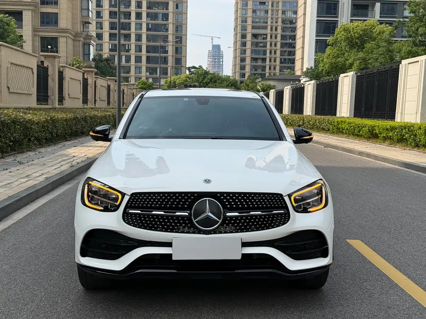 Mercedes-Benz GLC Coupe 2020 GLC 260 4MATIC Coupe SUV фото 4